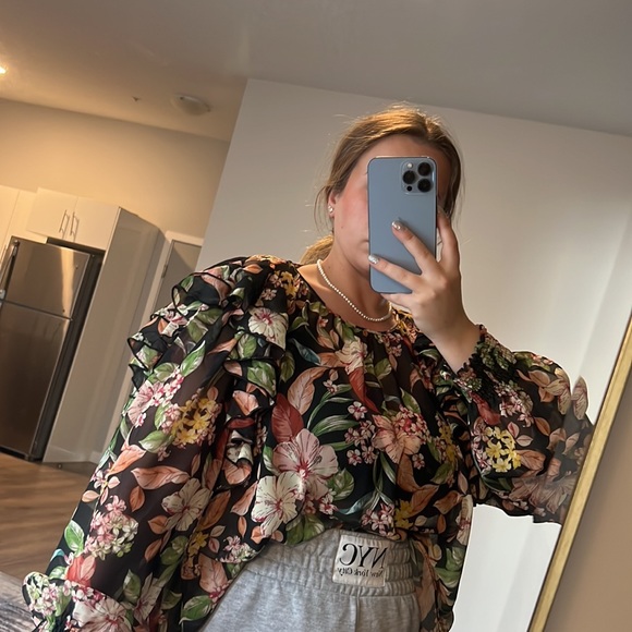 floral chiffon blouse with puffy sleeves - Picture 3 of 3